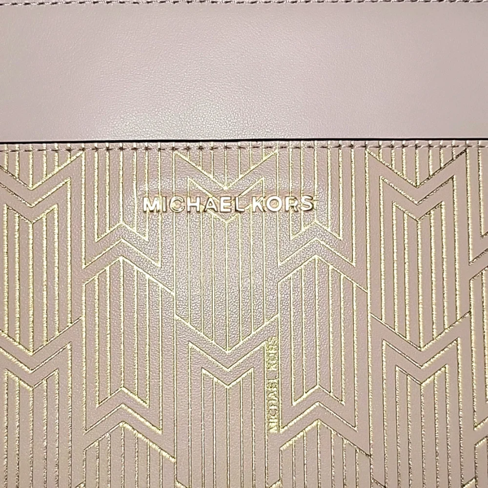 Michael Kors LG Clutch - Picture 7 of 11